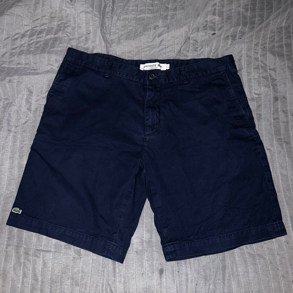 Lightly worn men’s Lacoste shorts in very good condition